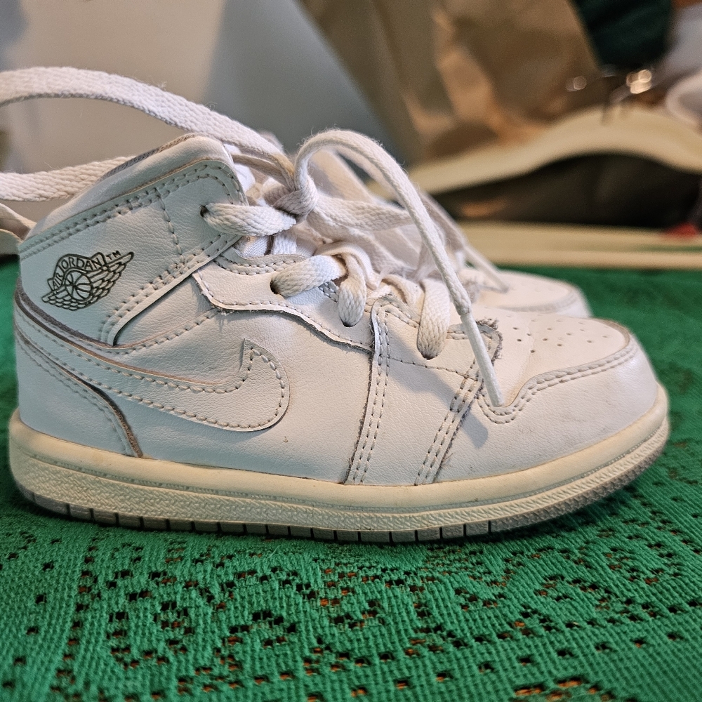 Toddlee White Nike Air Jordan Sneakers